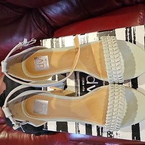 Size 11 women's platform sandals